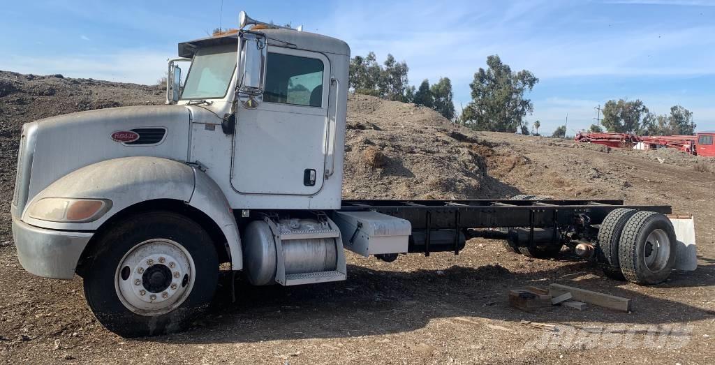 Peterbilt 335 Autobasculanta