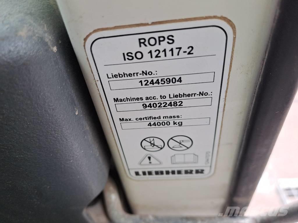 Liebherr R 946 Excavatoare pe șenile
