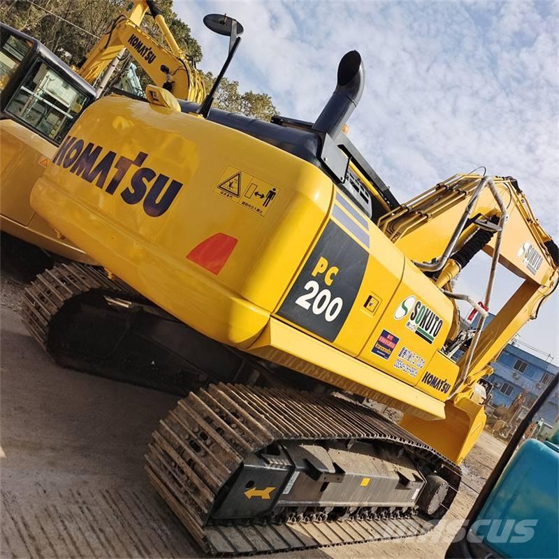 Komatsu PC 200 Excavatoare pe șenile
