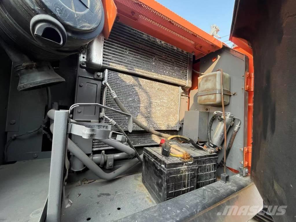 Hitachi ZX 160 Excavatoare pe șenile
