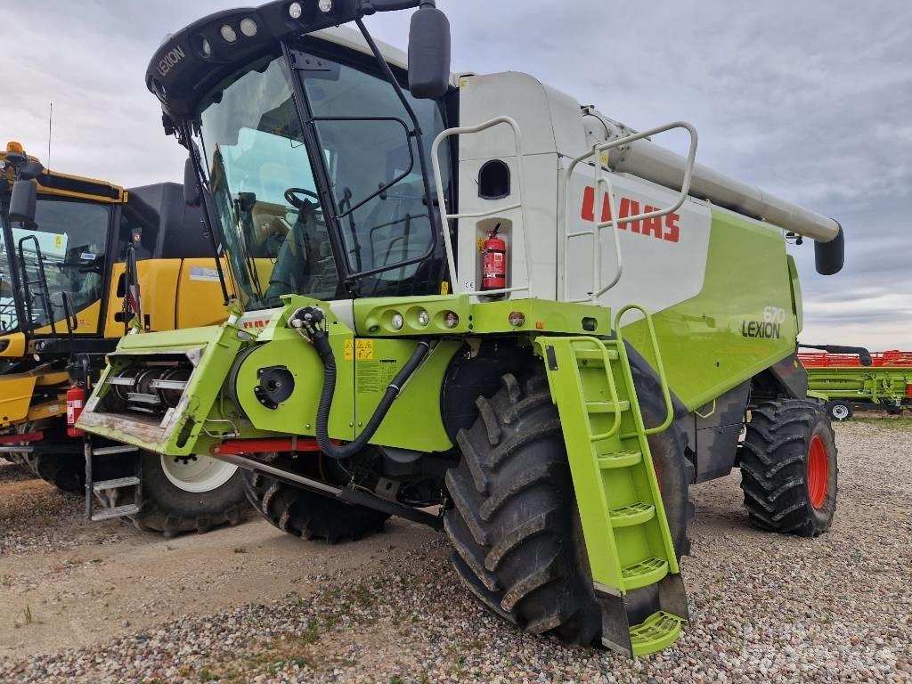 CLAAS Lexion 670 Combine de secerat
