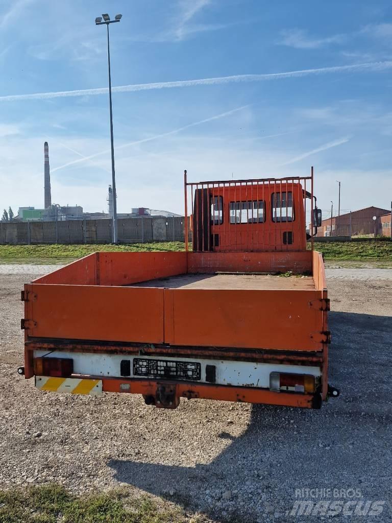 Iveco Eurocargo Camioane platforma/prelata