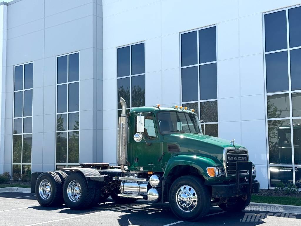 Mack Granite CV713 Autotractoare