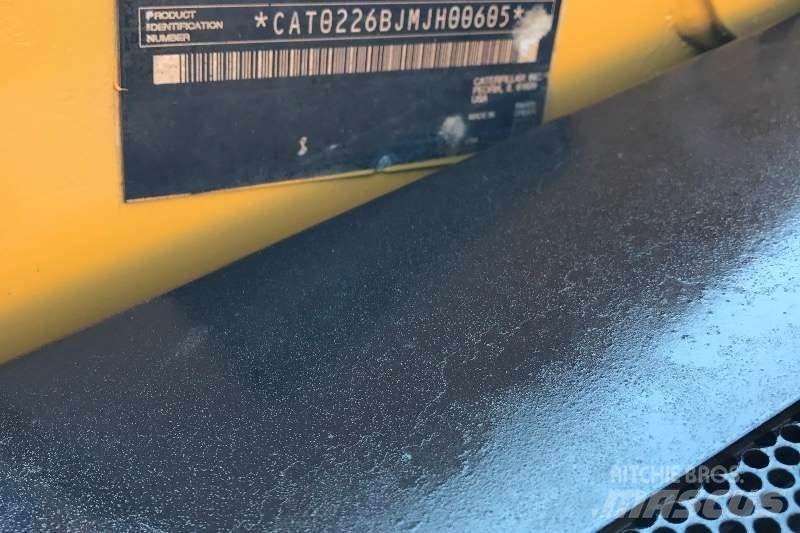 CAT 226B Altele