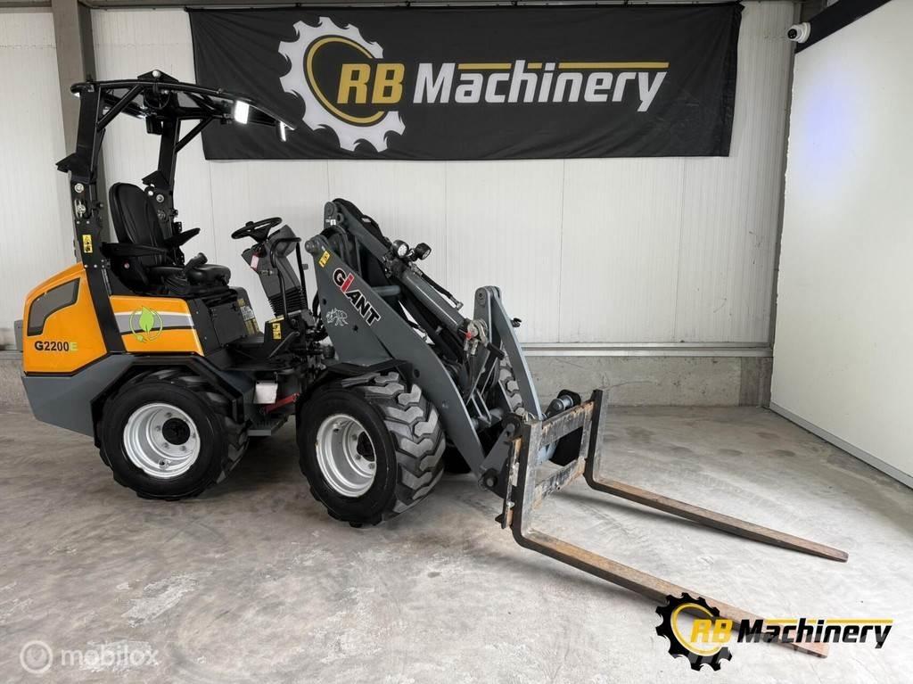 GiANT G2200E Incarcator pe pneuri