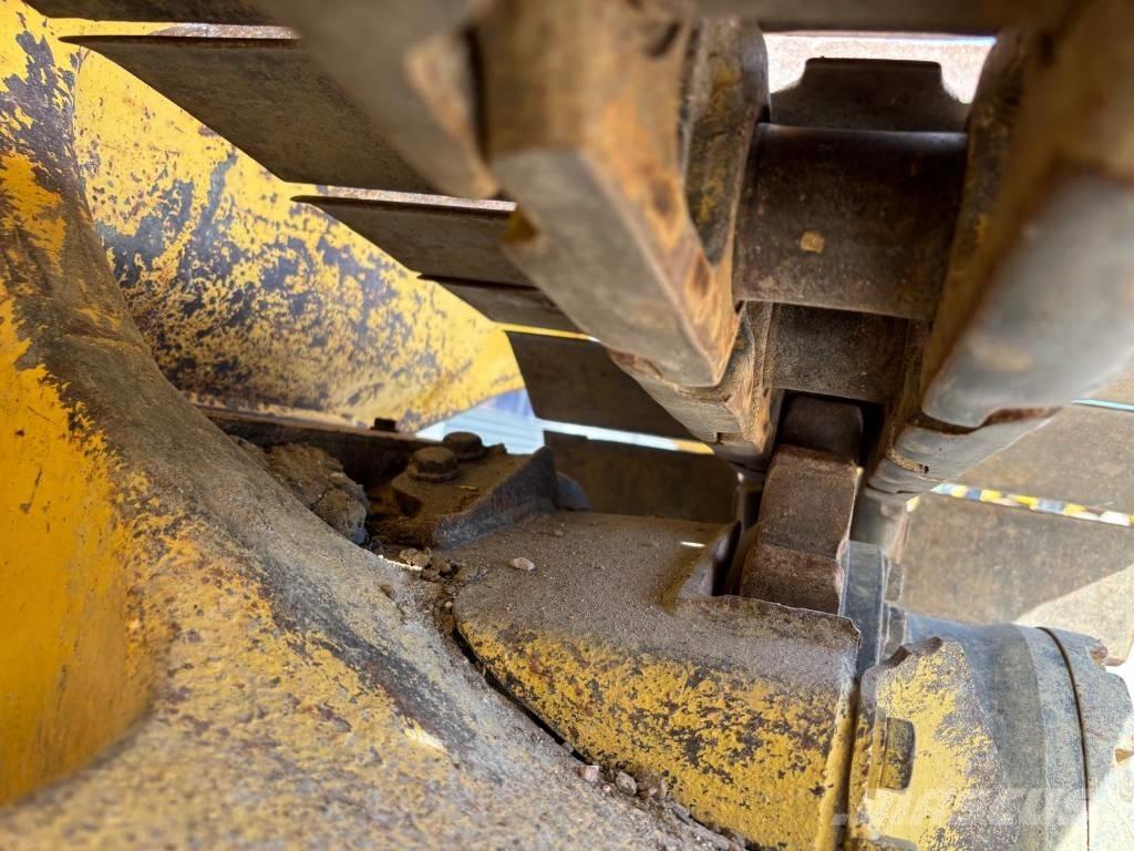 Komatsu D37 PX-23 Buldozere pe senile