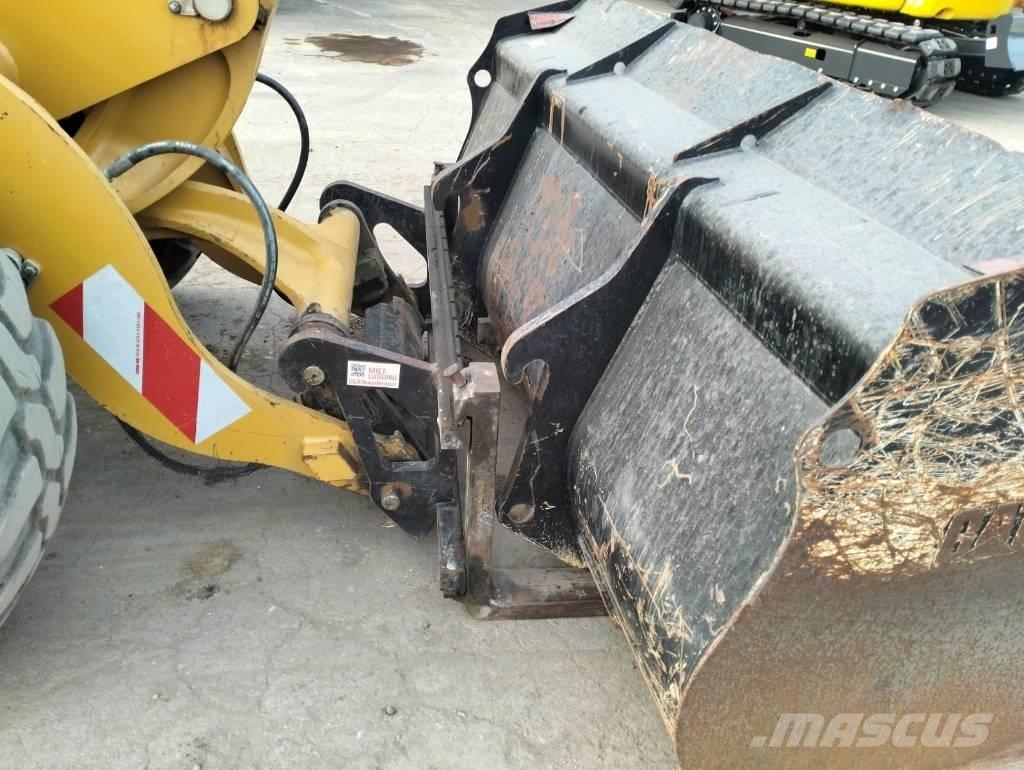 CAT 906M Incarcator pe pneuri