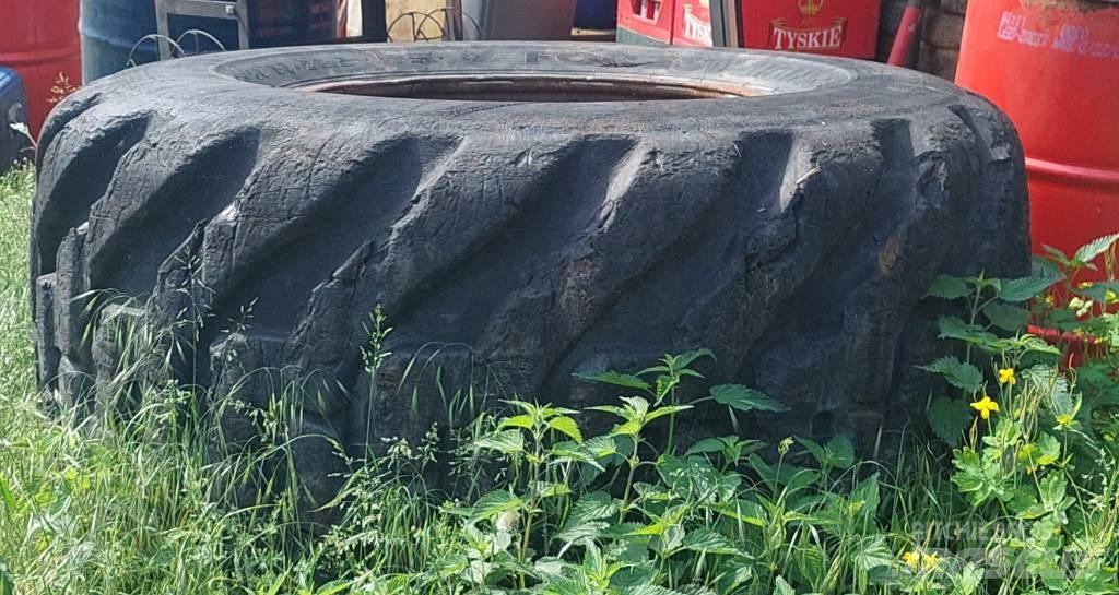 Komatsu 895 Anvelope, roti si jante