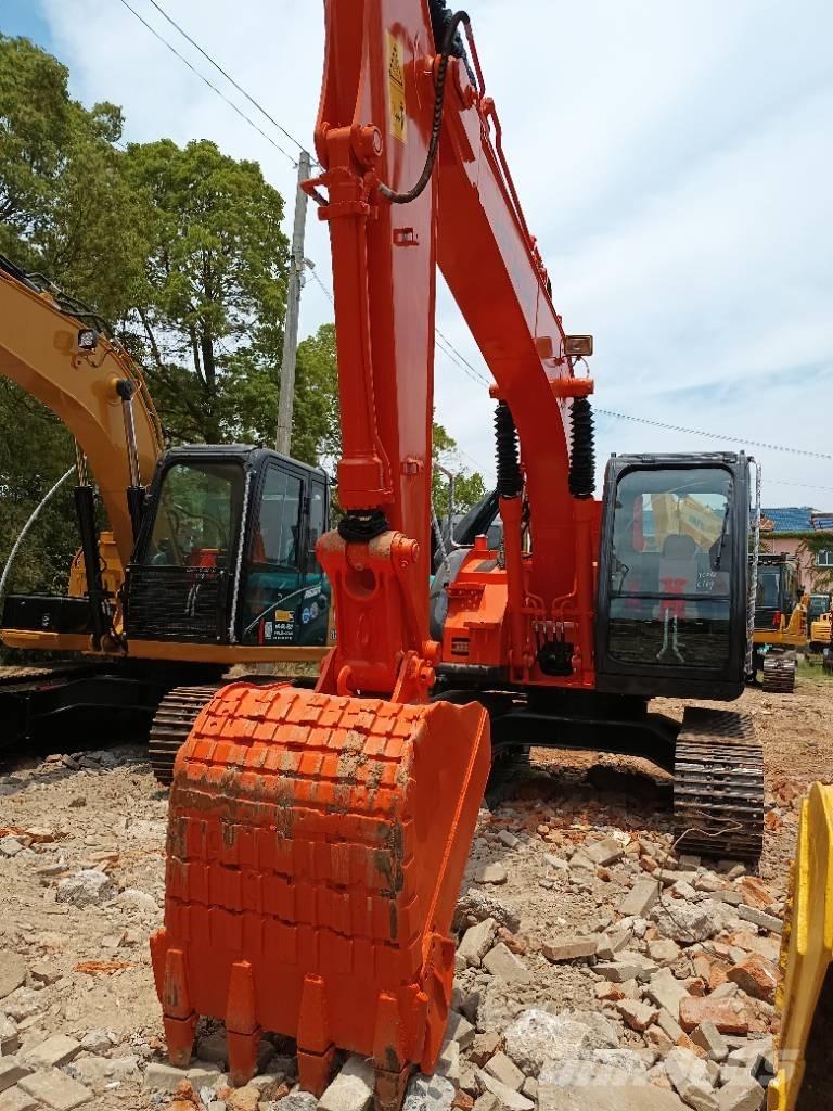 Hitachi ZX 135 Excavatoare pe șenile
