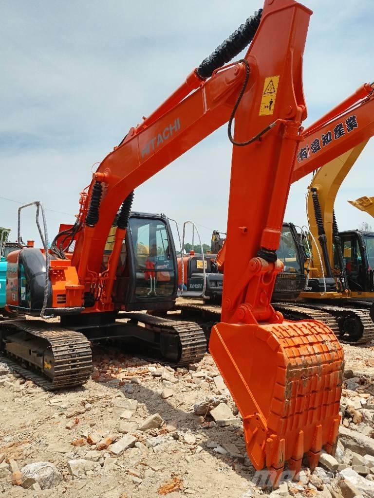 Hitachi ZX 135 Excavatoare pe șenile
