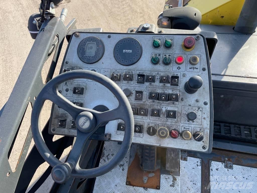 Bomag BF 300 P Pavatoare asfalt