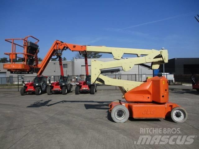 JLG E400AJP (817) Nacele compacte autopropulsante