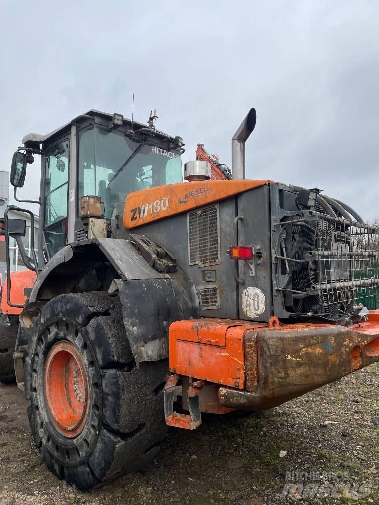 Hitachi ZW 180-5 Incarcator pe pneuri