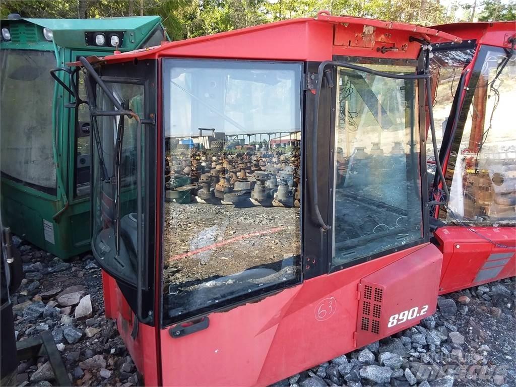 Valmet 890.2 Cabine si interior
