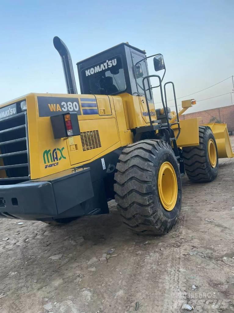 Komatsu WA 380 Incarcator pe pneuri