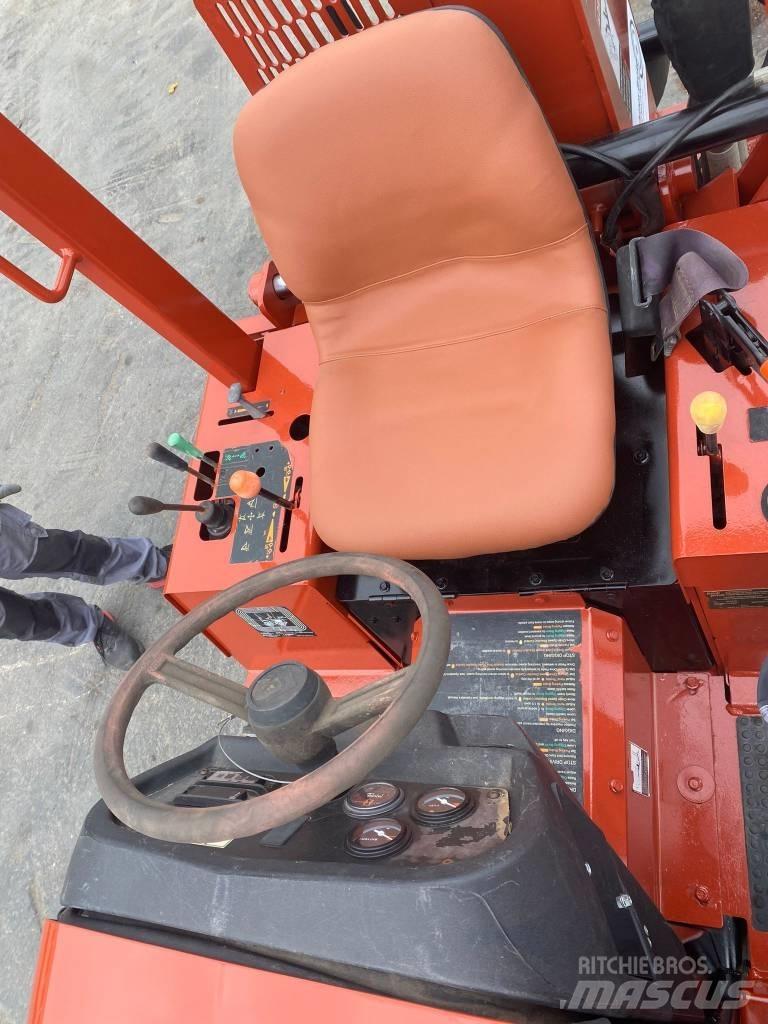 Ditch Witch RT45 Excavatoare de santuri