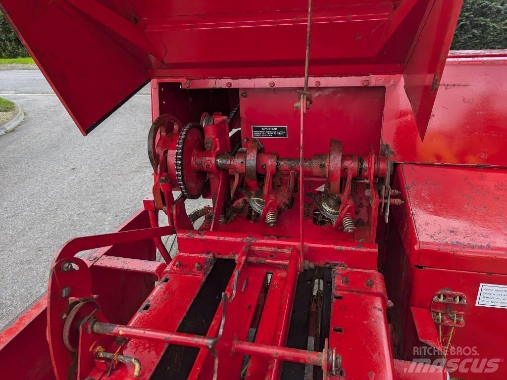 Massey Ferguson 124 Baler dreptunghiular