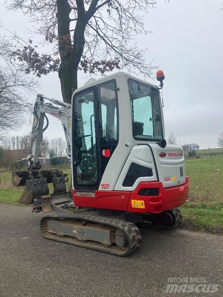Takeuchi TB225 extra Mini excavatoare < 7t