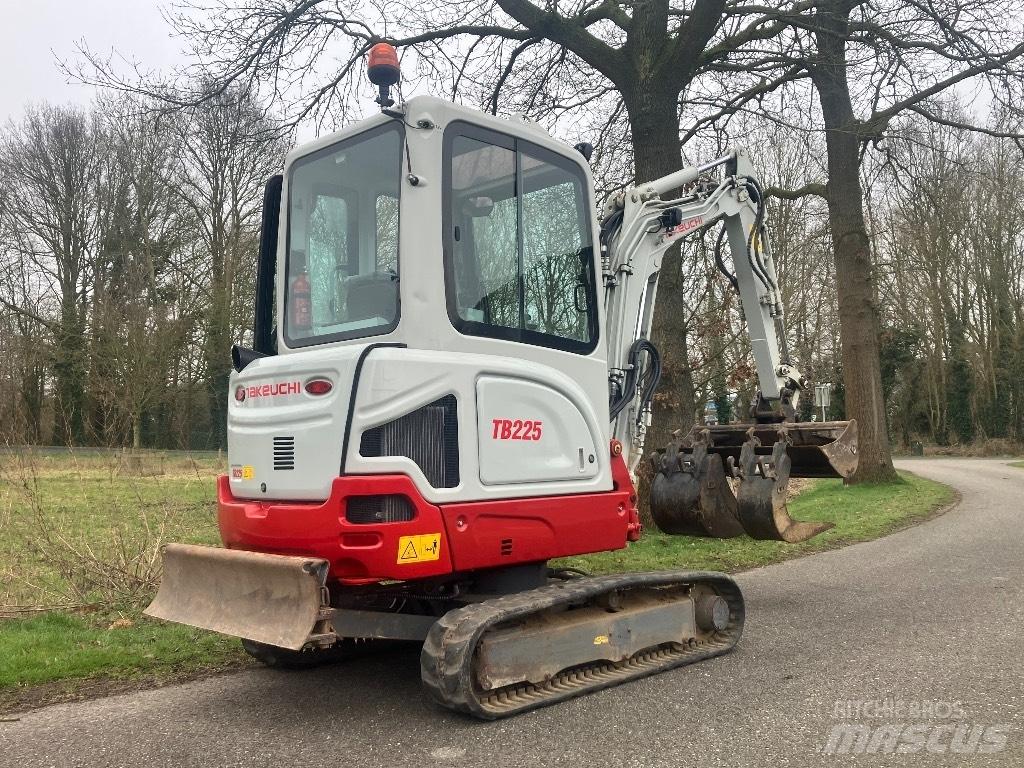 Takeuchi TB225 extra Mini excavatoare < 7t