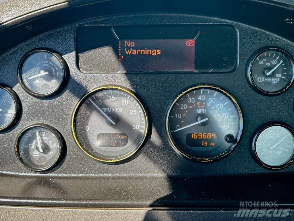 Peterbilt 337 Camioane platforma/prelata