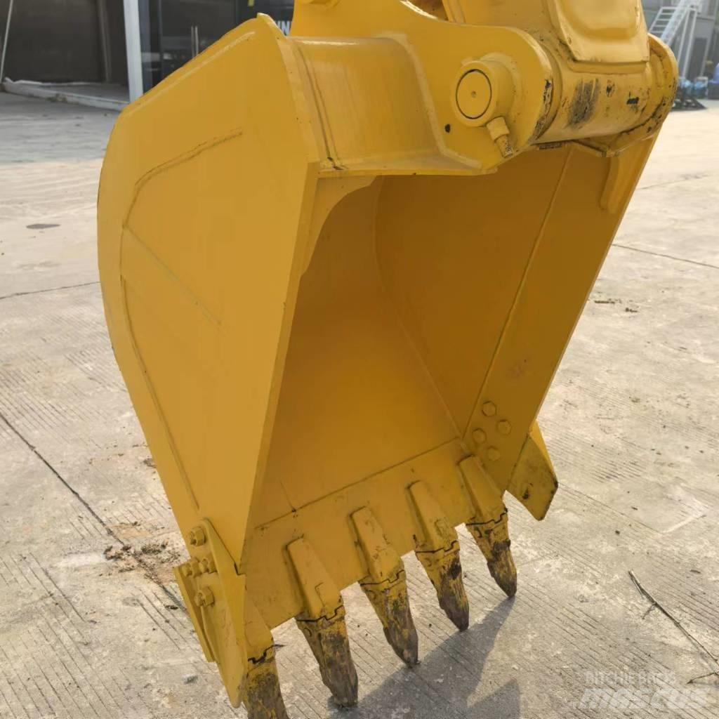 Komatsu PC 130 Excavatoare pe șenile
