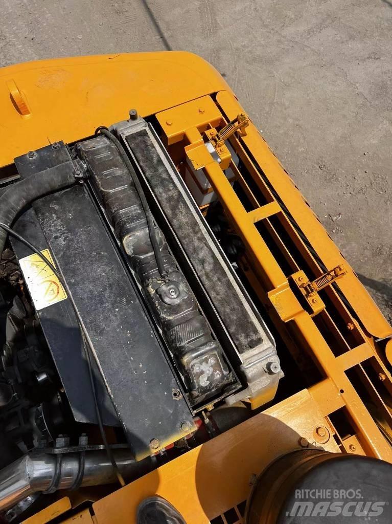 Hyundai 210W-7 Excavatoare cu roti