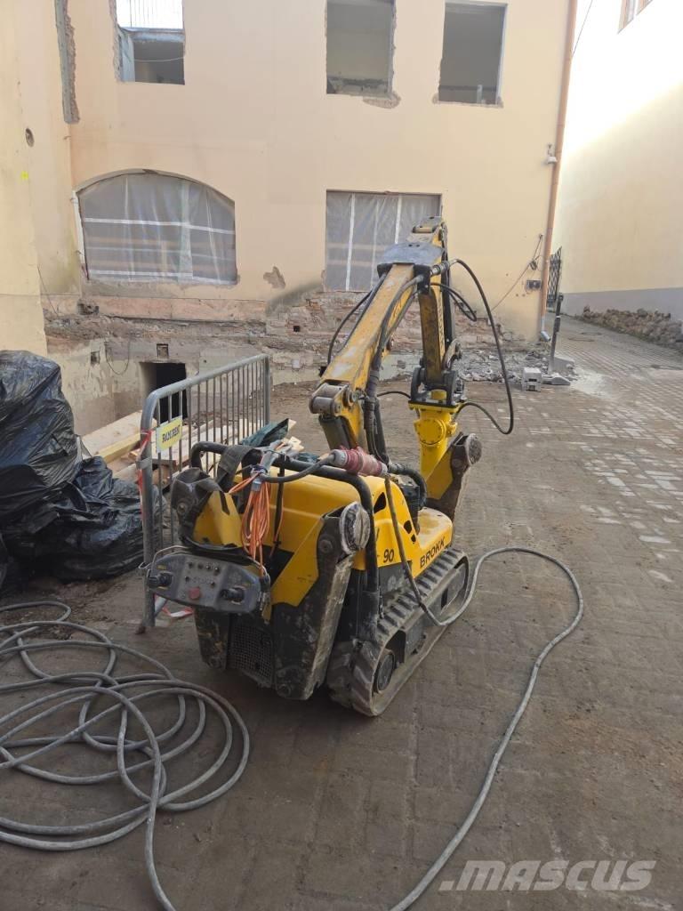 Brokk 90 Excavatoare de demolare