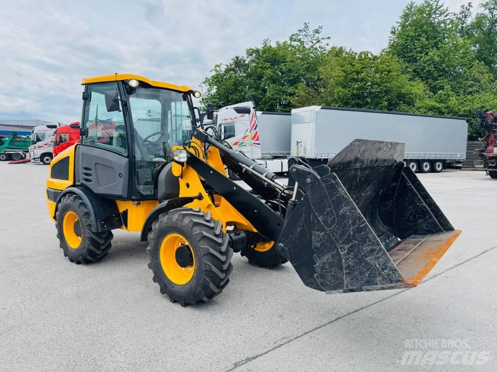 JCB 406 Incarcator pe pneuri