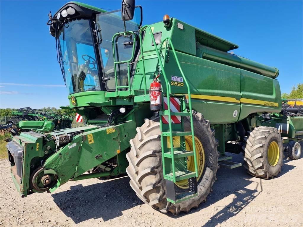 John Deere S690 Combine de secerat