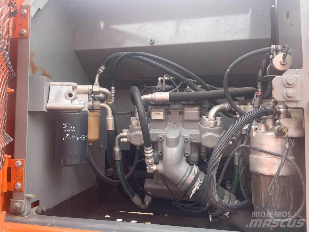 Hitachi ZX 200 Excavatoare pe șenile
