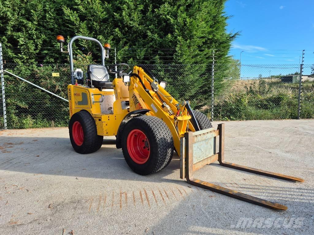 Knikmops KM 130 Incarcator pe pneuri