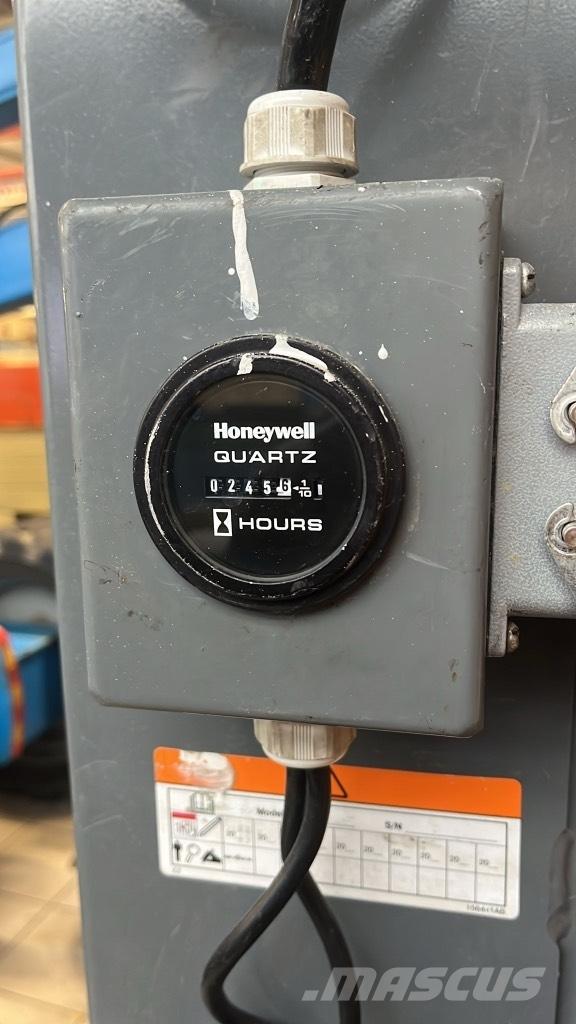 SkyJack SJ 16 Platforme foarfeca