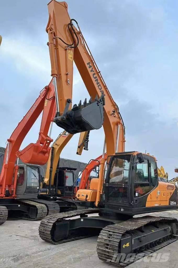 Hyundai 220-9S Excavatoare pe șenile
