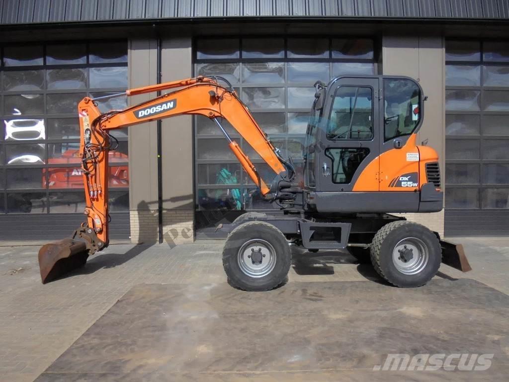 Doosan DX 55 WK Excavatoare cu roti