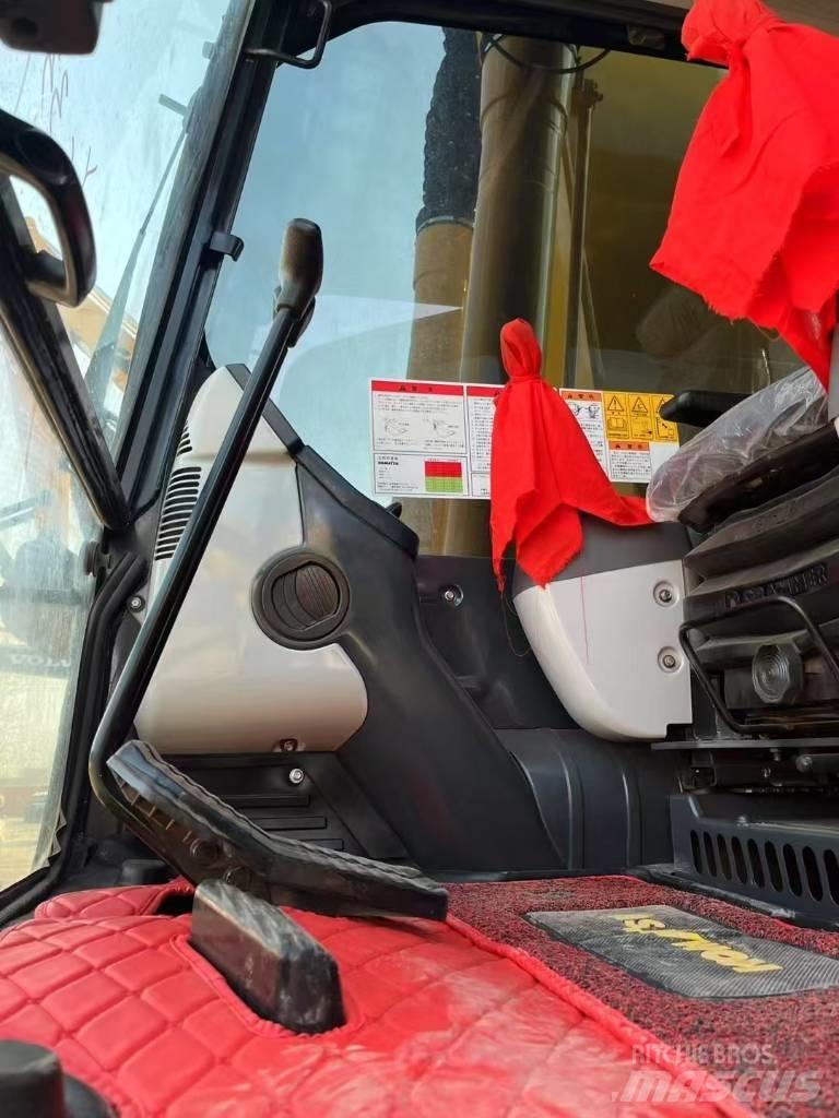 Komatsu 240 LC-8 Excavatoare pe șenile
