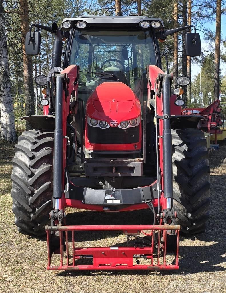Massey Ferguson 5613 Tractoare