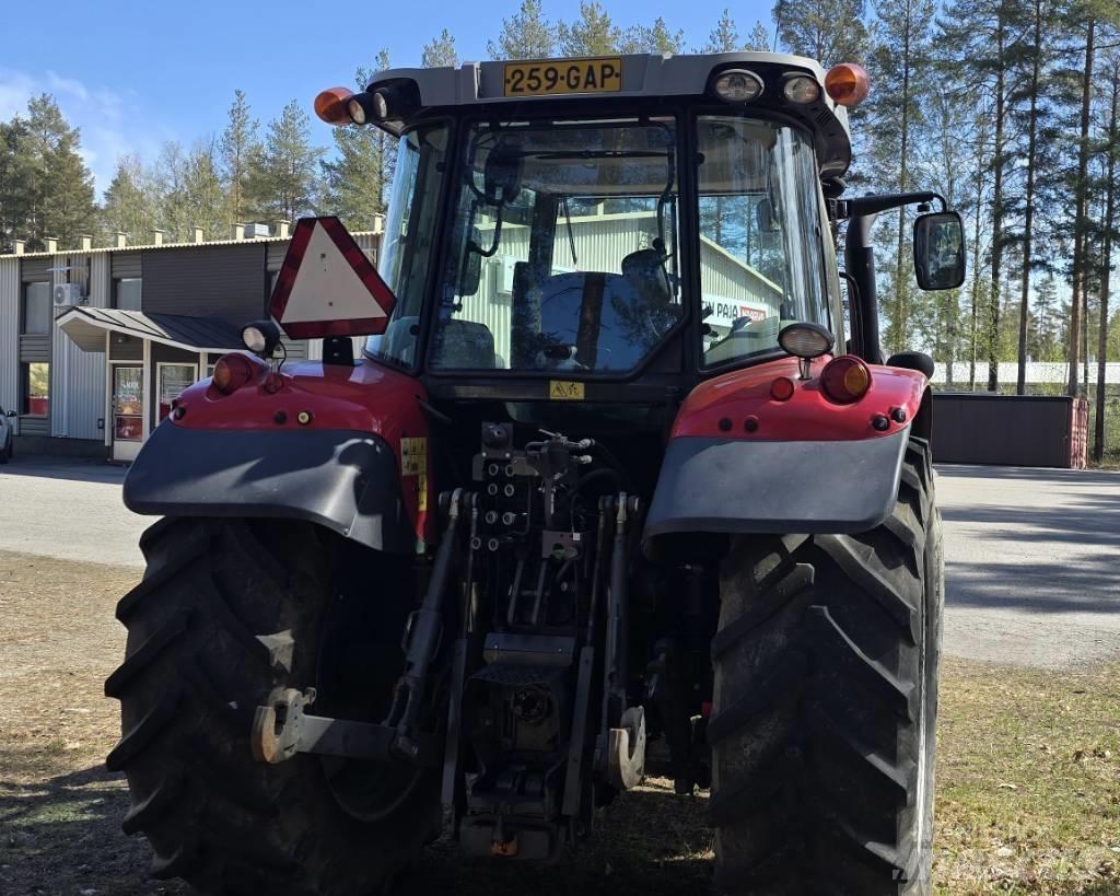 Massey Ferguson 5613 Tractoare