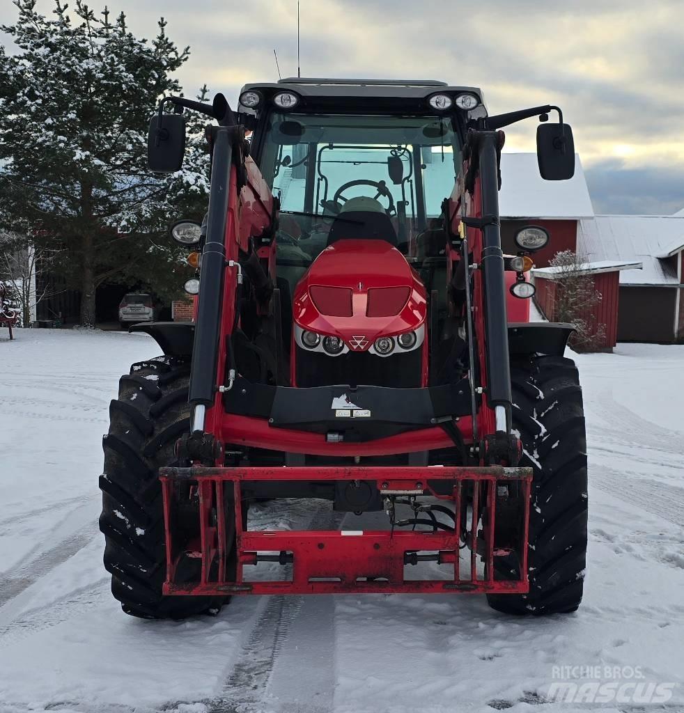 Massey Ferguson 5613 Tractoare
