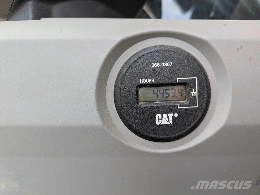 CAT 374F Excavatoare pe șenile
