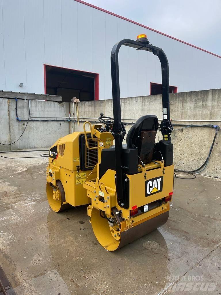 CAT CB 1.7 Cilindri compactori dubli