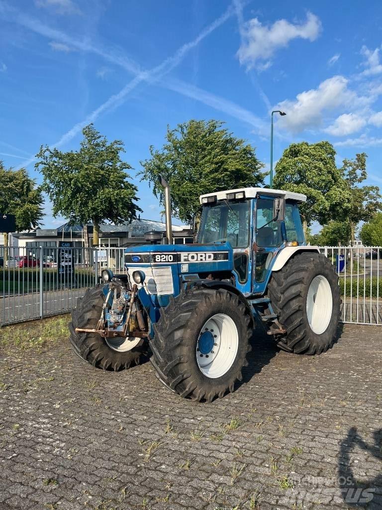 Ford 8210 III Tractoare