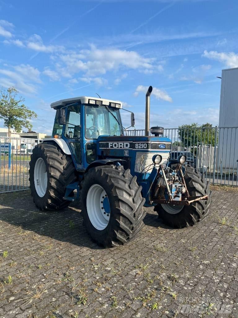 Ford 8210 III Tractoare
