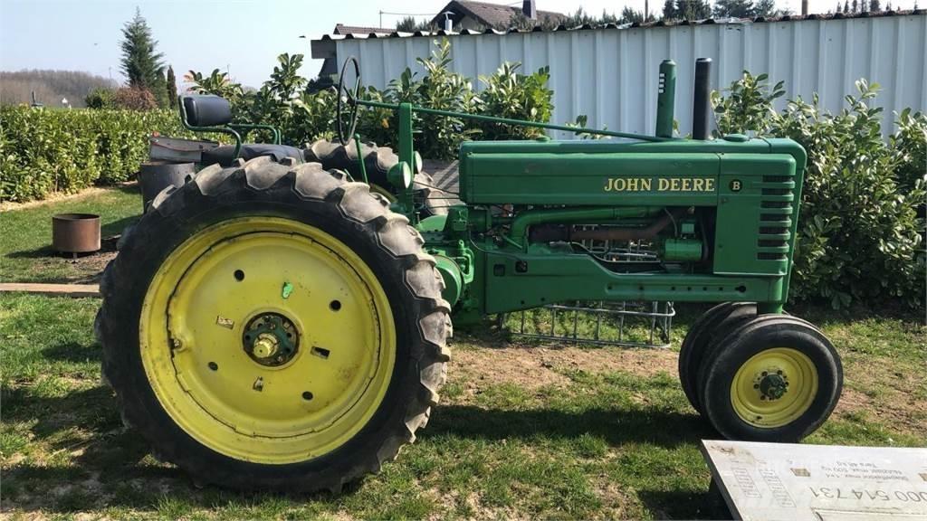 John Deere Model B Tractoare