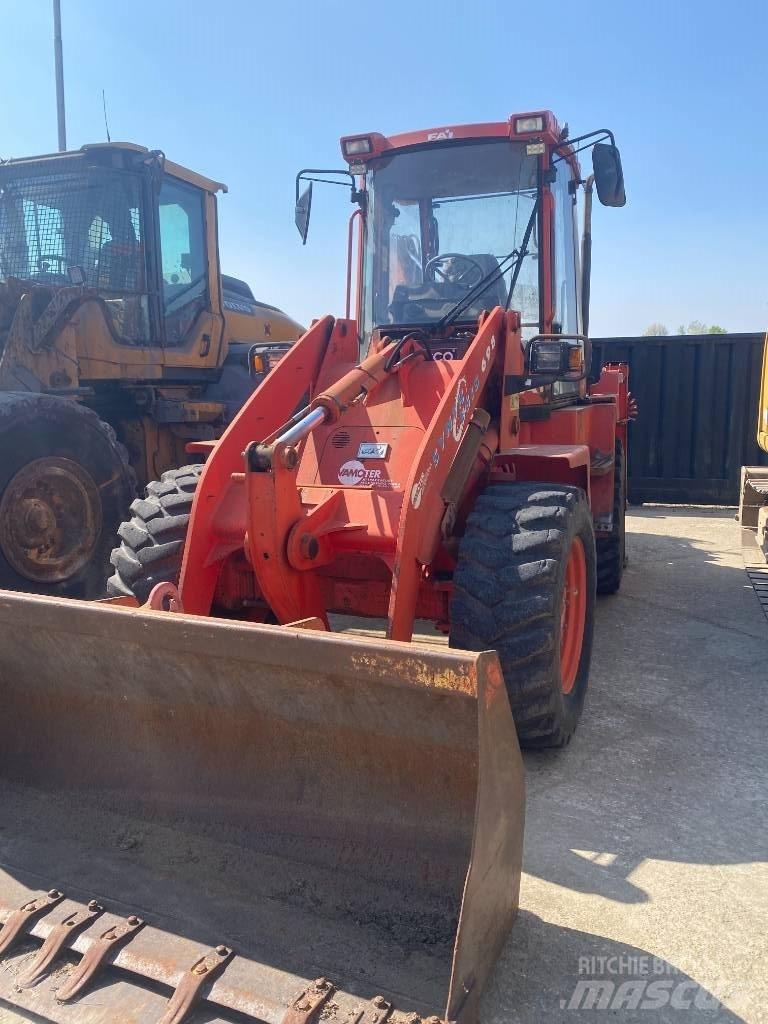 Fai KOMATSU 595s Buldoexcavatoare