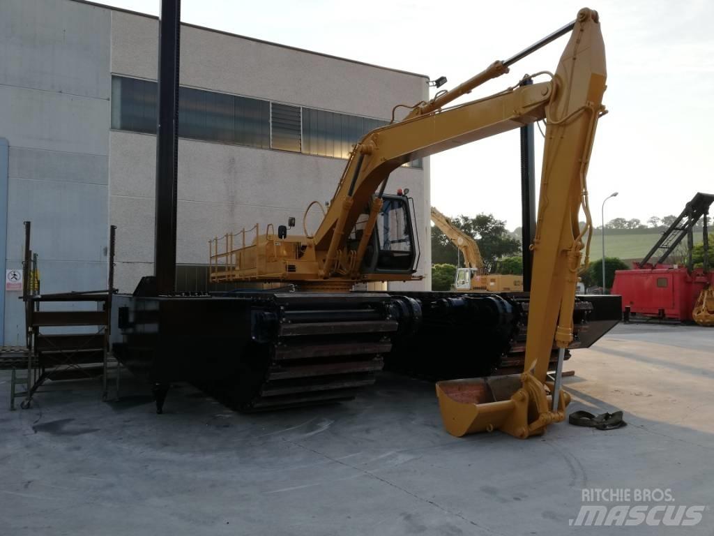 Hitachi MA 125 Excavator amfibiu
