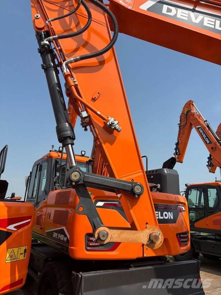 Develon DX255LC-7 Excavatoare pe șenile
