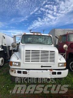 International 4700 Camioane platforma/prelata