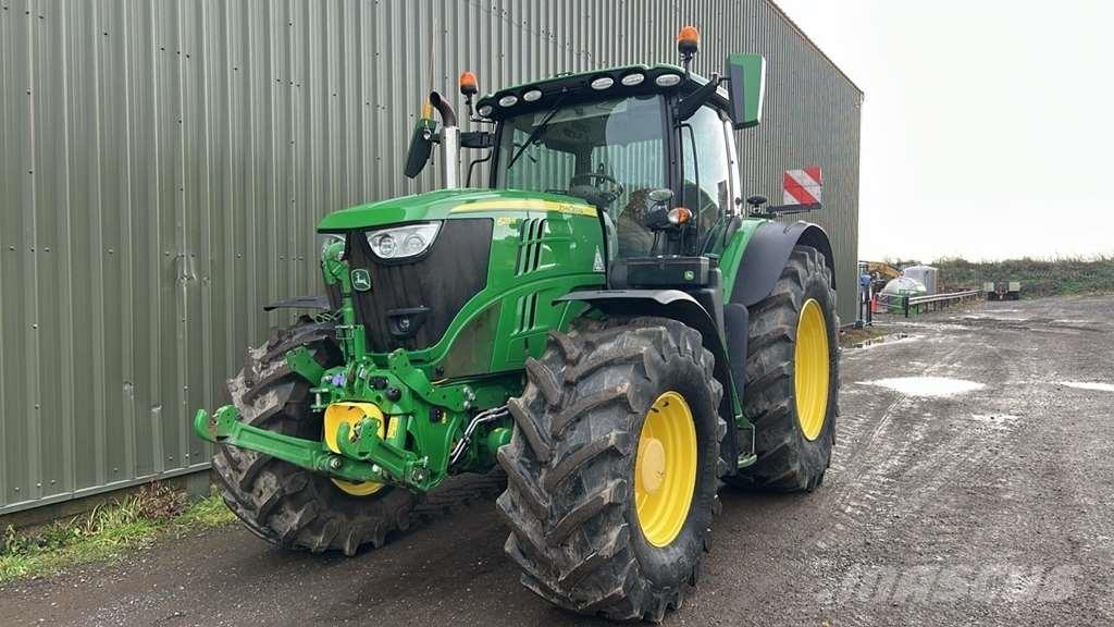 John Deere 6215R Tractoare