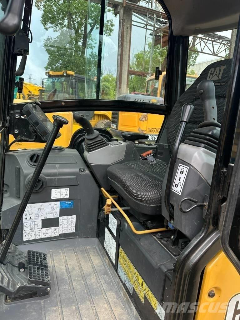 CAT 302 Mini excavatoare < 7t