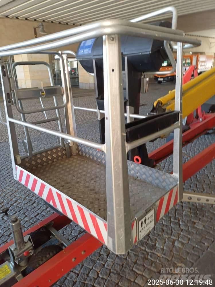 Dino 210 XT Platforme aeriene montate pe remorca